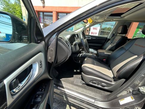 Used 2020 Nissan Pathfinder SL AWD/4WD image 10