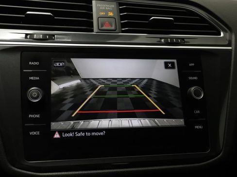 Used 2023 Volkswagen Tiguan SE FWD image 9