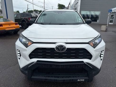 Used 2021 Toyota RAV4 LE AWD/4WD image 3