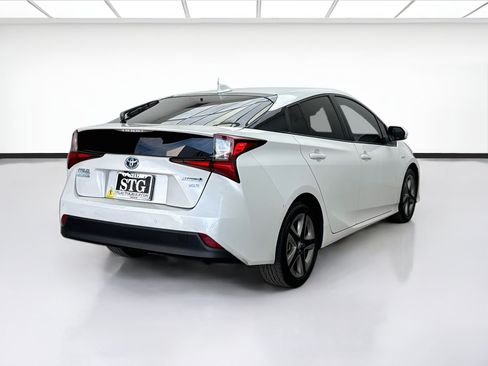 Used 2021 Toyota Prius XLE FWD image 4