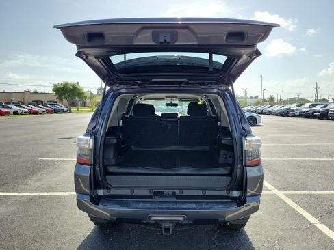 Used 2014 Toyota 4Runner SR5 AWD/4WD image 8