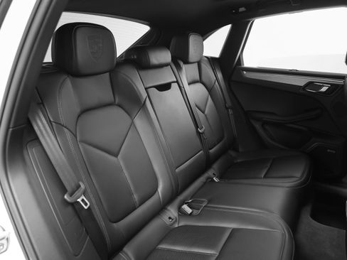 Certified 2026 Porsche Macan image 27