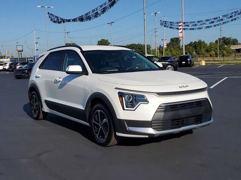 Used 2025 Kia Niro EX image 2