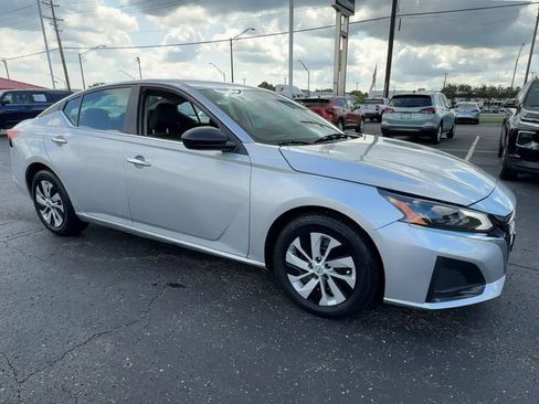 Used 2024 Nissan Altima 2.5 S FWD image 2