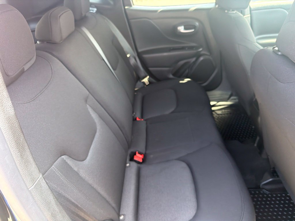 Used 2023 Jeep Renegade Latitude AWD/4WD image 13