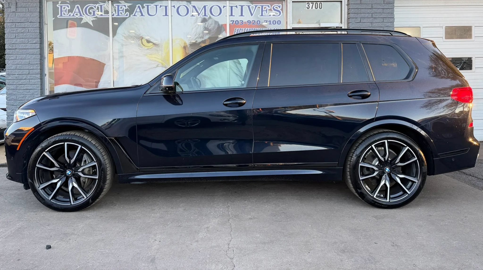 Used 2019 BMW X7 xDrive50i w/ M Sport Package AWD/4WD image 6