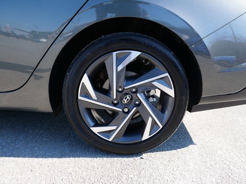 Used 2024 Hyundai Elantra SEL w/ Convenience Package image 12