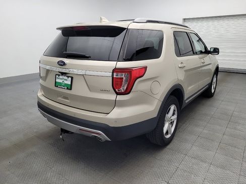 Used 2017 Ford Explorer XLT image 9