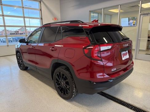 Used 2023 GMC Terrain SLE w/ Driver Convenience Package image 7