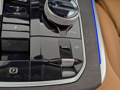 Certified 2023 BMW X7 xDrive40i w/ Premium Package image 38