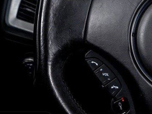 Used 2017 Aston Martin Vanquish S image 35