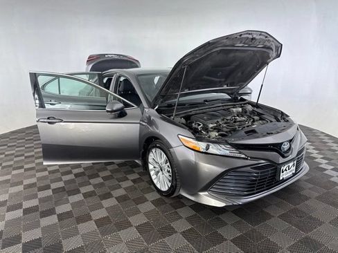 Used 2020 Toyota Camry XLE FWD image 14