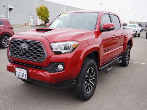 Used 2022 Toyota Tacoma TRD Sport image 9