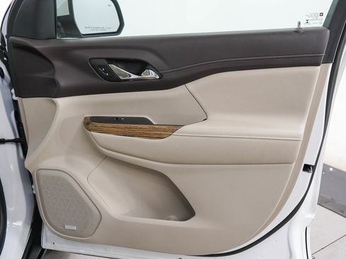 Used 2019 GMC Acadia Denali AWD/4WD image 12