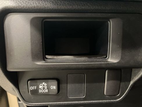 Used 2017 Toyota Tacoma SR5 image 13