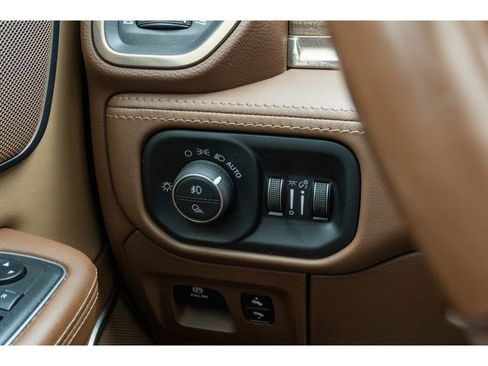 Used 2019 RAM 1500 Limited image 30