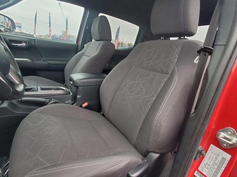 Used 2017 Toyota Tacoma TRD Sport w/ Exterior Package image 12