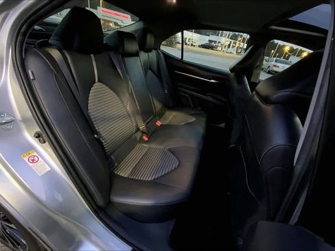 Used 2018 Toyota Camry SE image 20