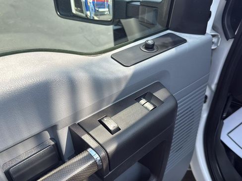Used 2016 Ford F550 4x4 SuperCab Super Duty image 9