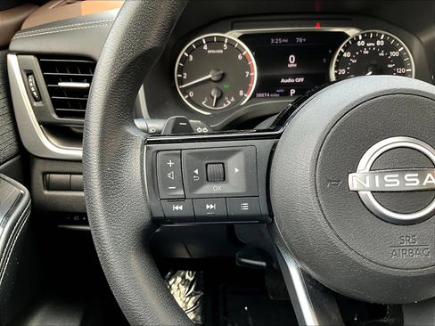 Used 2023 Nissan Rogue SV AWD/4WD image 14