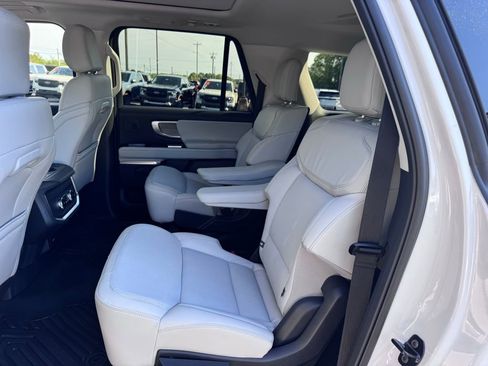 Used 2025 Ford Expedition Max Platinum w/ Driver's Package image 44