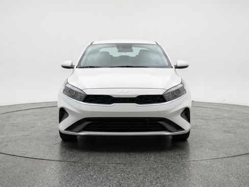 Used 2024 Kia Forte LXS image 2