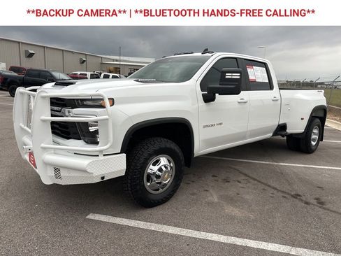 Used 2024 Chevrolet Silverado 3500 LT w/ Convenience Package image 3