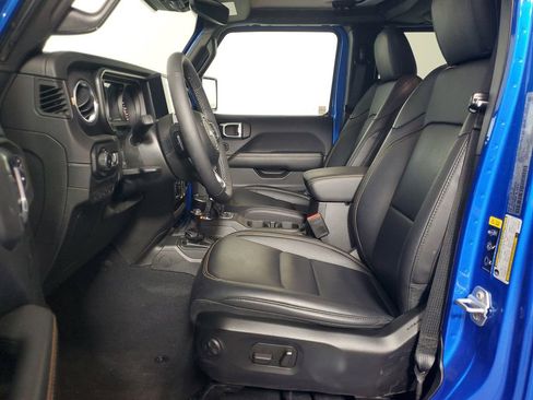 Used 2025 Jeep Wrangler Sahara image 11