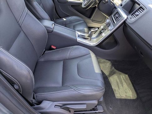 Used 2017 Volvo S60 T5 Dynamic image 11