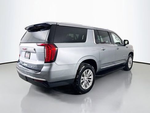 Used 2023 GMC Yukon XL SLT w/ SLT Luxury Package image 8