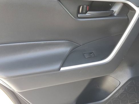 Used 2019 Toyota RAV4 LE image 39