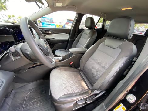 Used 2025 Chevrolet Trax LT FWD image 25
