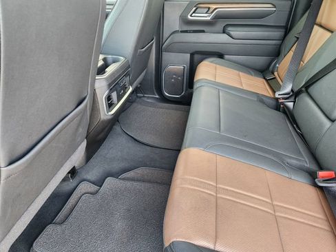 Used 2025 Chevrolet Silverado 2500 High Country w/ Technology Package AWD/4WD image 32