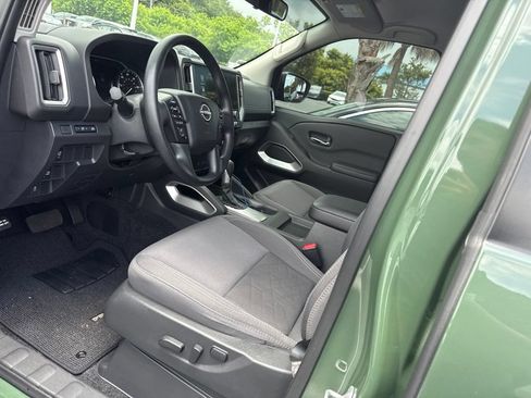 Certified 2025 Nissan Frontier SV RWD image 4