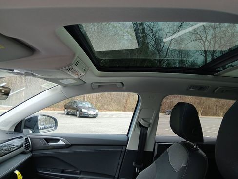 New 2026 Volkswagen Taos SE image 20