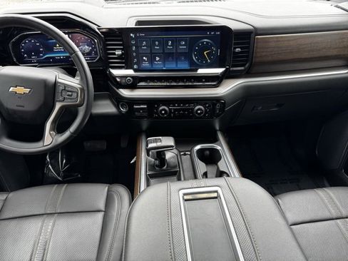 Certified 2022 Chevrolet Silverado 1500 High Country w/ Technology Package image 2