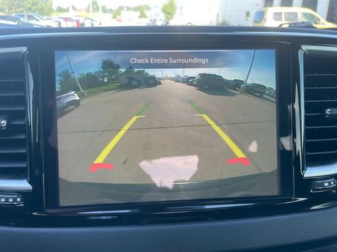 Used 2023 Chrysler Pacifica Touring-L FWD image 14
