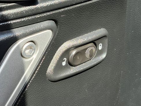 Used 2017 Jeep Wrangler Unlimited Rubicon w/ Cold Weather Group image 17