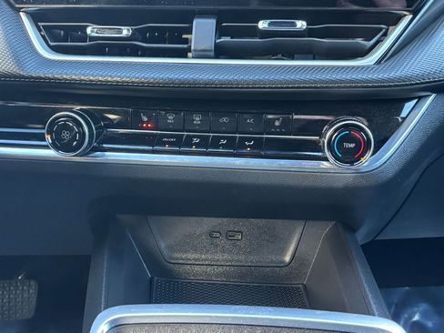 Used 2025 Chevrolet Equinox LT image 38