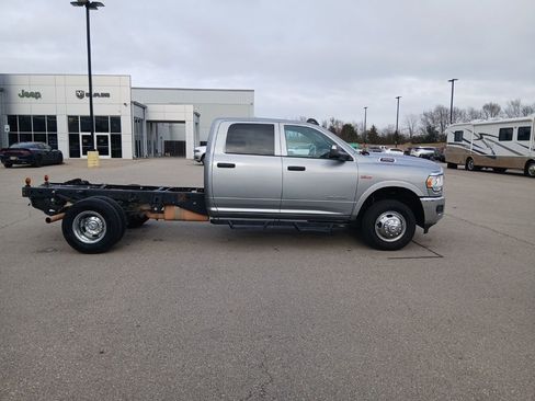 Used 2022 RAM 3500 Tradesman w/ Chrome Appearance Group image 8