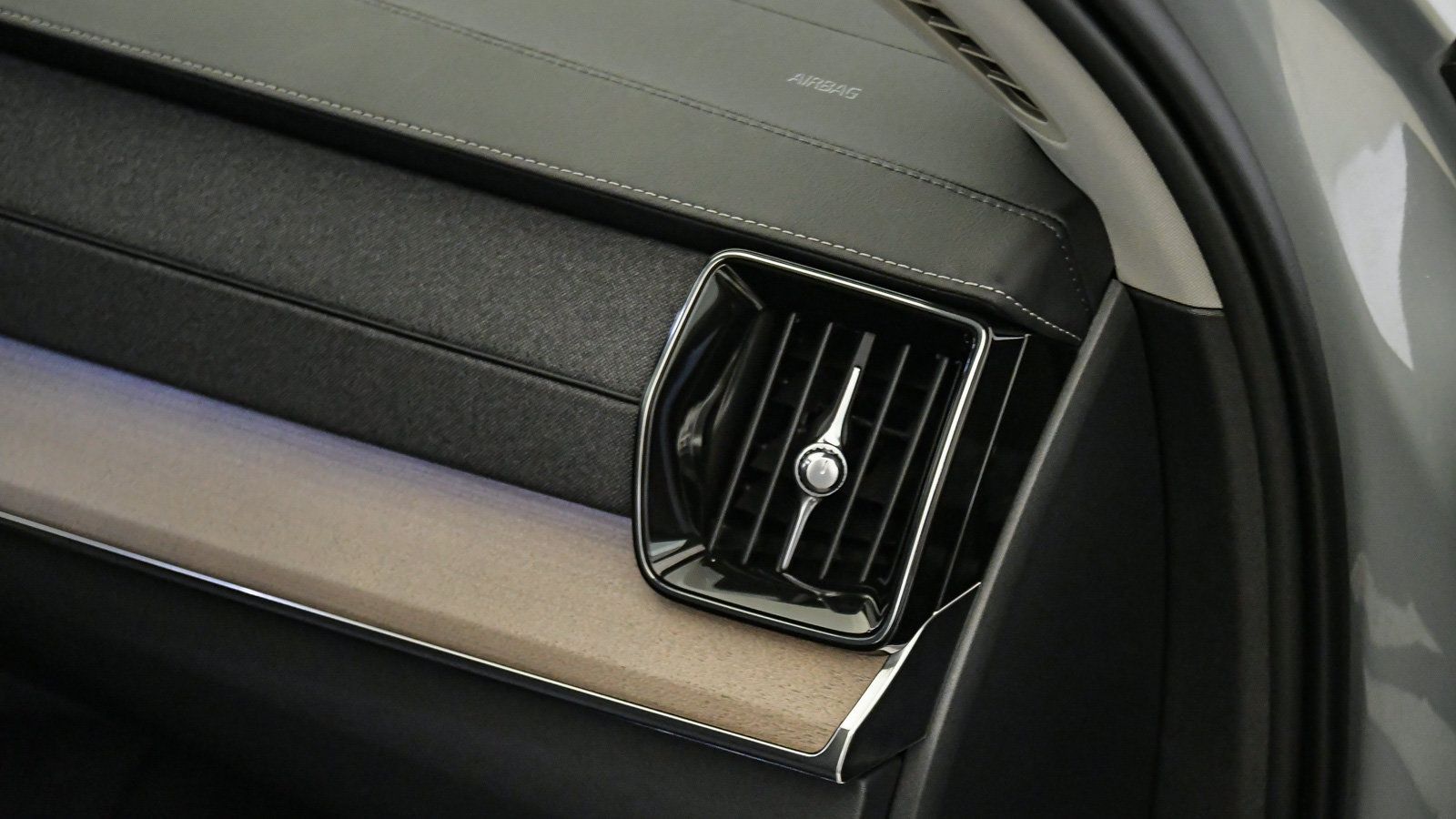 Certified 2026 Volvo XC90 B6 Plus AWD/4WD image 16