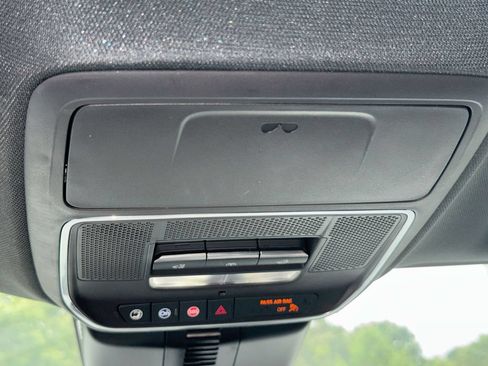 Used 2024 Chevrolet Traverse RS FWD image 19