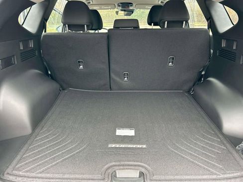 New 2026 Hyundai Tucson Blue SE image 12