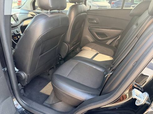 Used 2019 Chevrolet Trax LT w/ LT Convenience Package FWD image 6