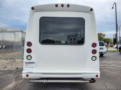 Used 2014 Ford E-350 and Econoline 350 Super Duty image 4