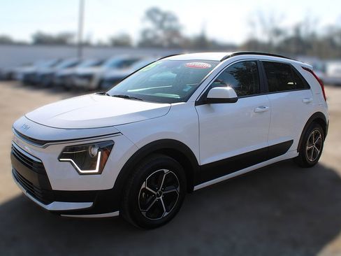 Used 2025 Kia Niro LX image 14
