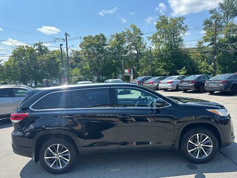 Used 2019 Toyota Highlander XLE AWD/4WD image 7