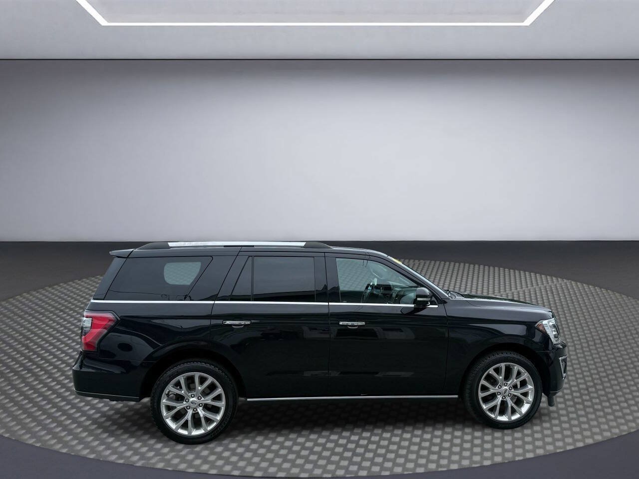Used 2019 Ford Expedition Limited w/ Equipment Group 302A AWD/4WD image 8