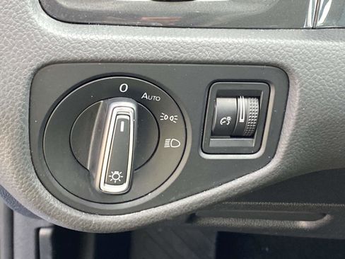 Used 2021 Volkswagen Golf 4-Door image 17