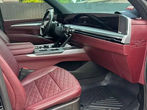 Used 2026 Cadillac Escalade Luxury RWD image 10